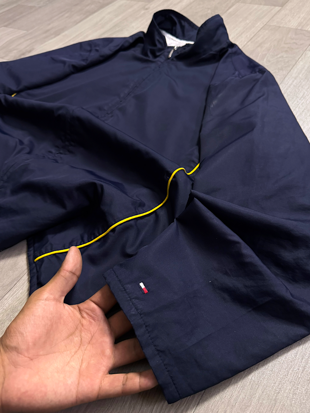 TOMMY HILFIGER LUXURY TRACK JACKET (M/L)