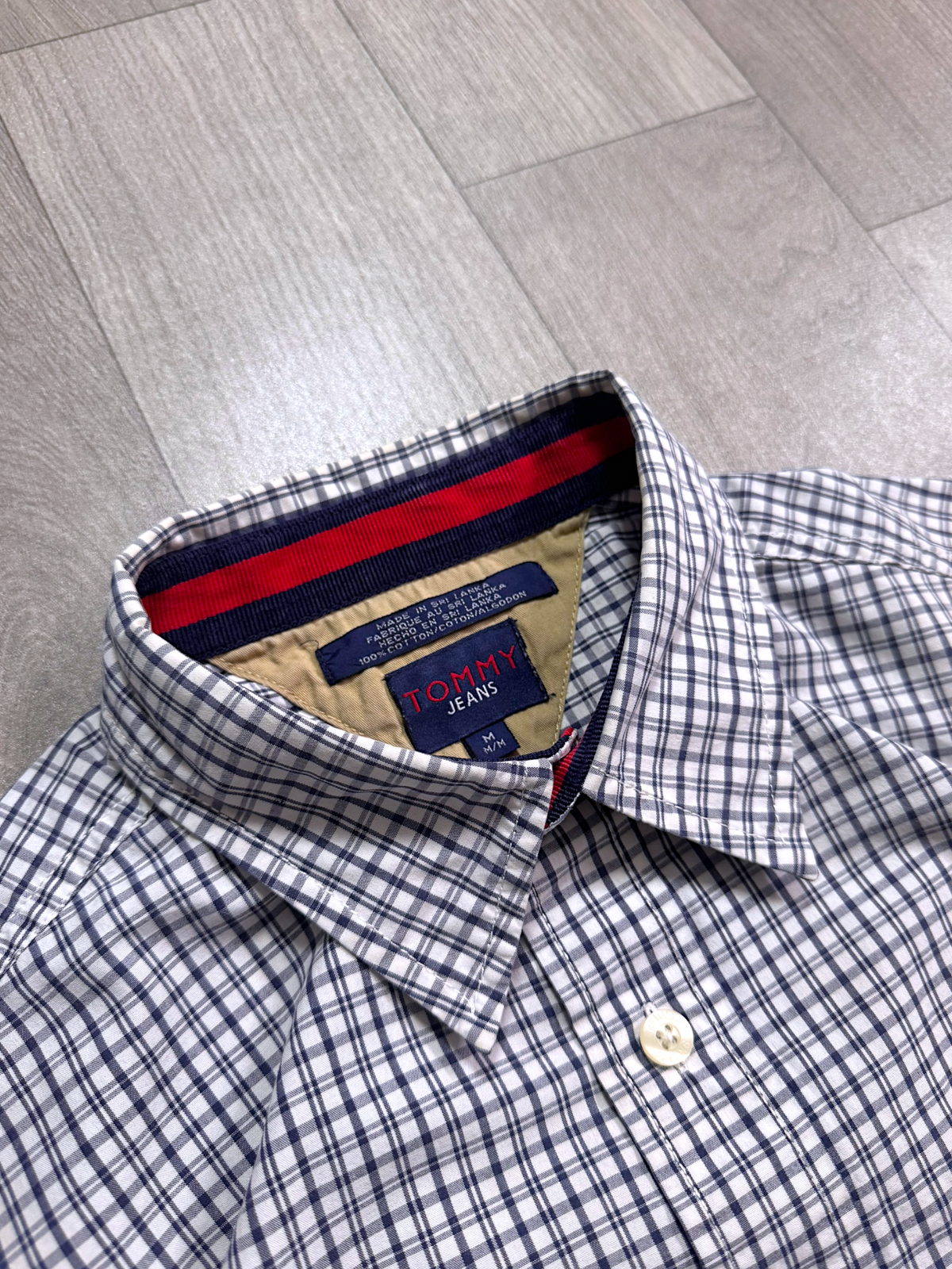 TOMMY HILFIGER VTG SHIRT (M/L)