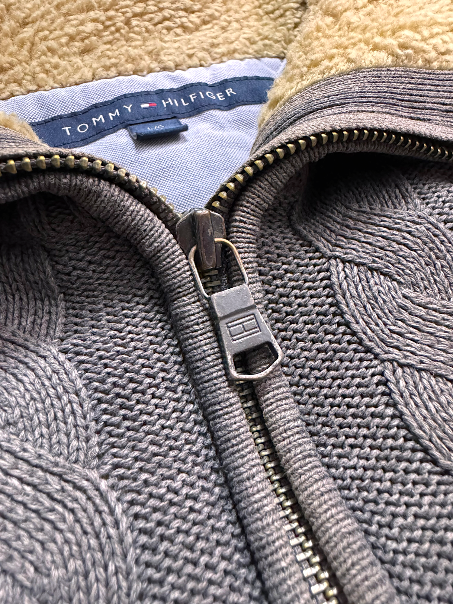 TOMMY HILFIGER LUXURY POLAR SWEATER FULL ZIP (L/XL)
