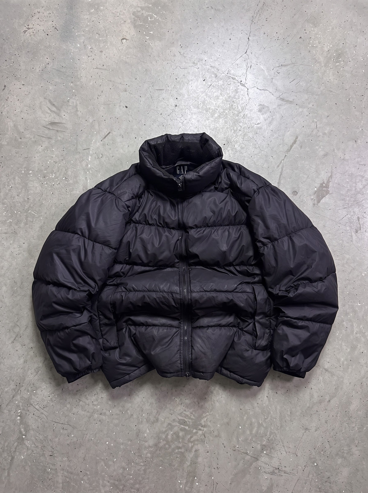 GAP BLACK PUFFER JACKET (L)