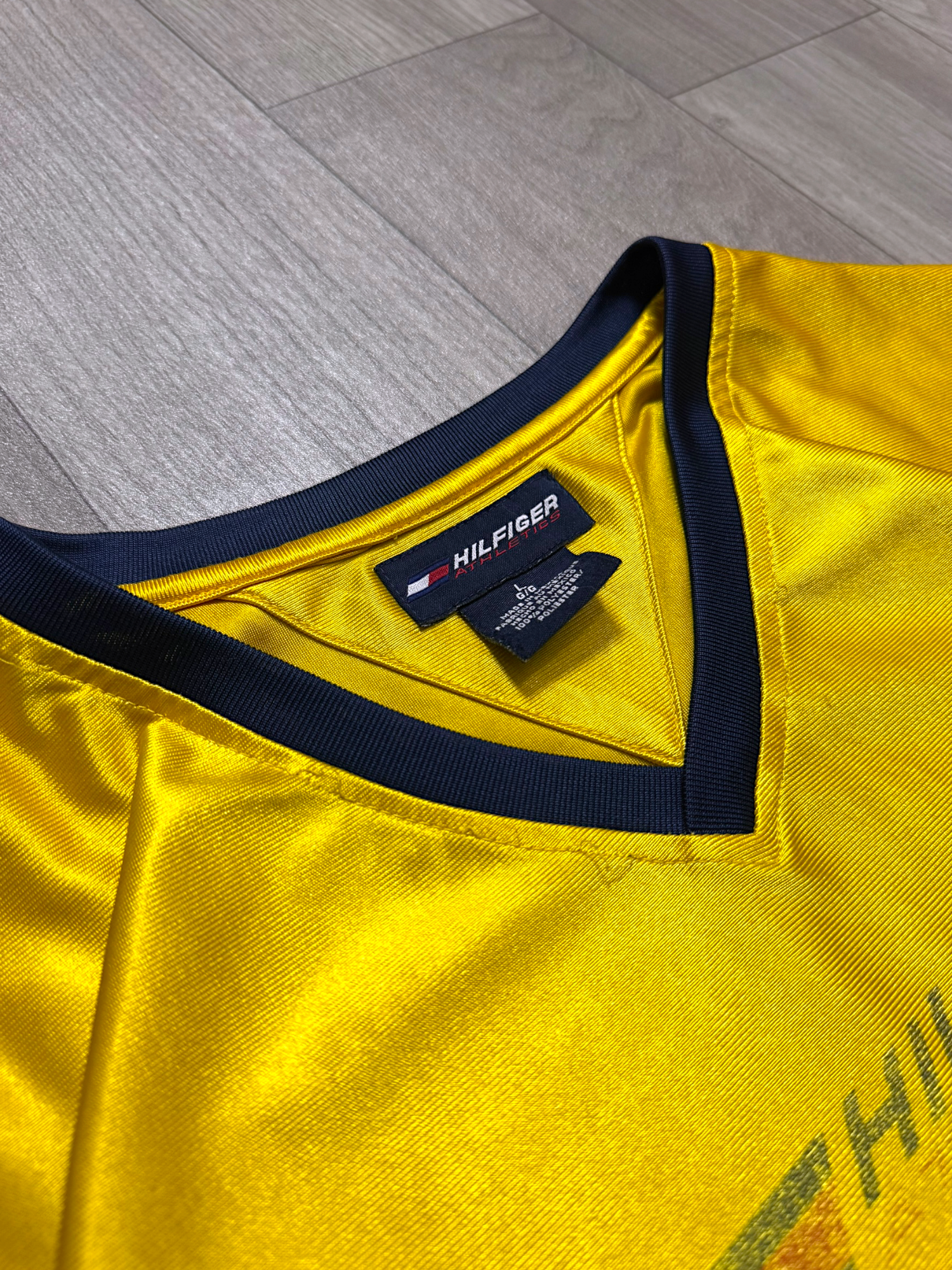 TOMMY HILFIGER ATHLETICS RETRO TEE (L)