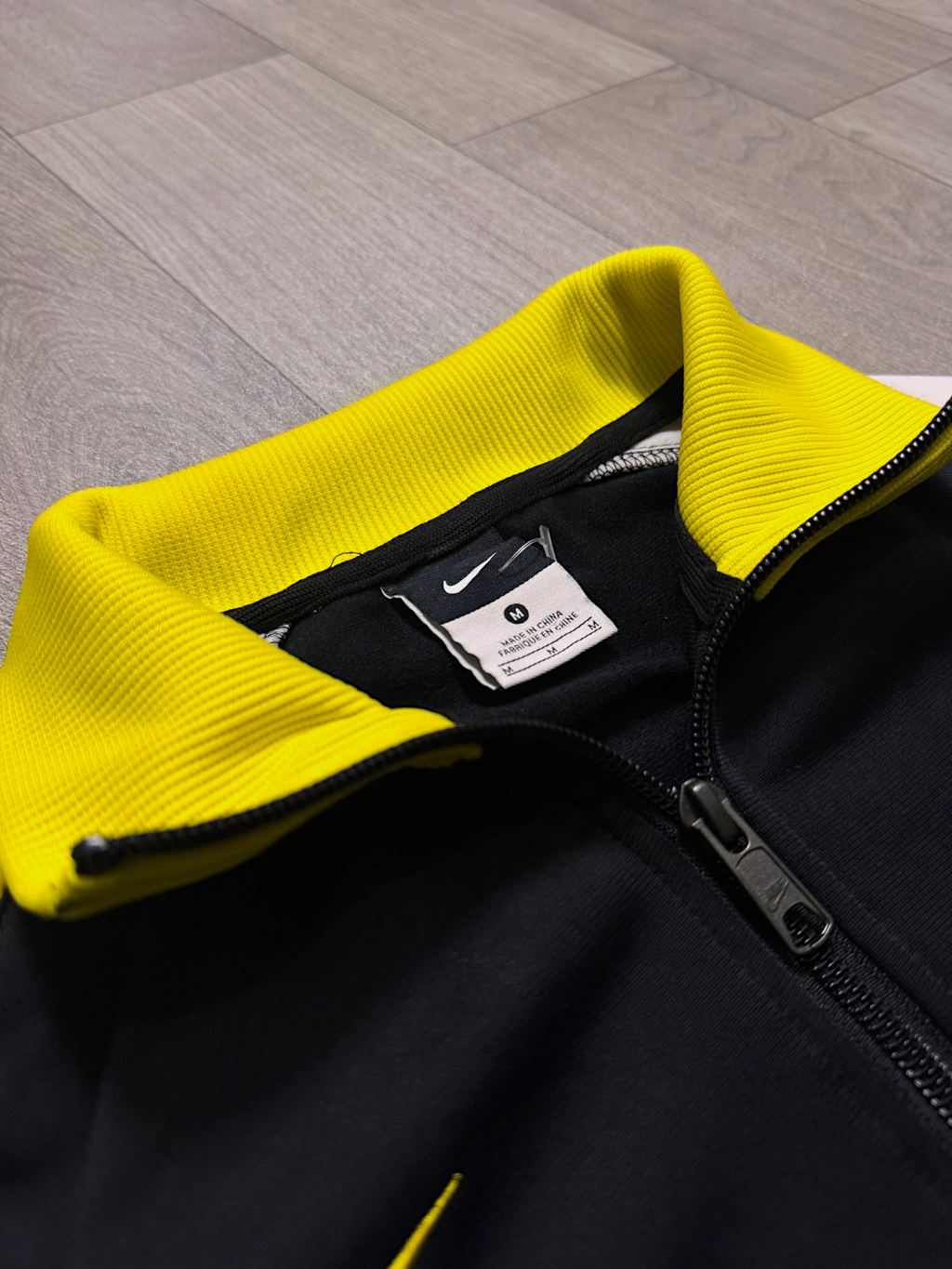 NIKE YELLOW BLACK TRACK JACKET (S)