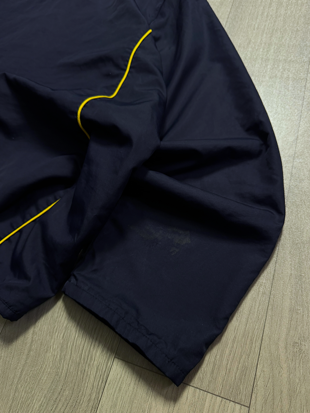 TOMMY HILFIGER LUXURY TRACK JACKET (M/L)