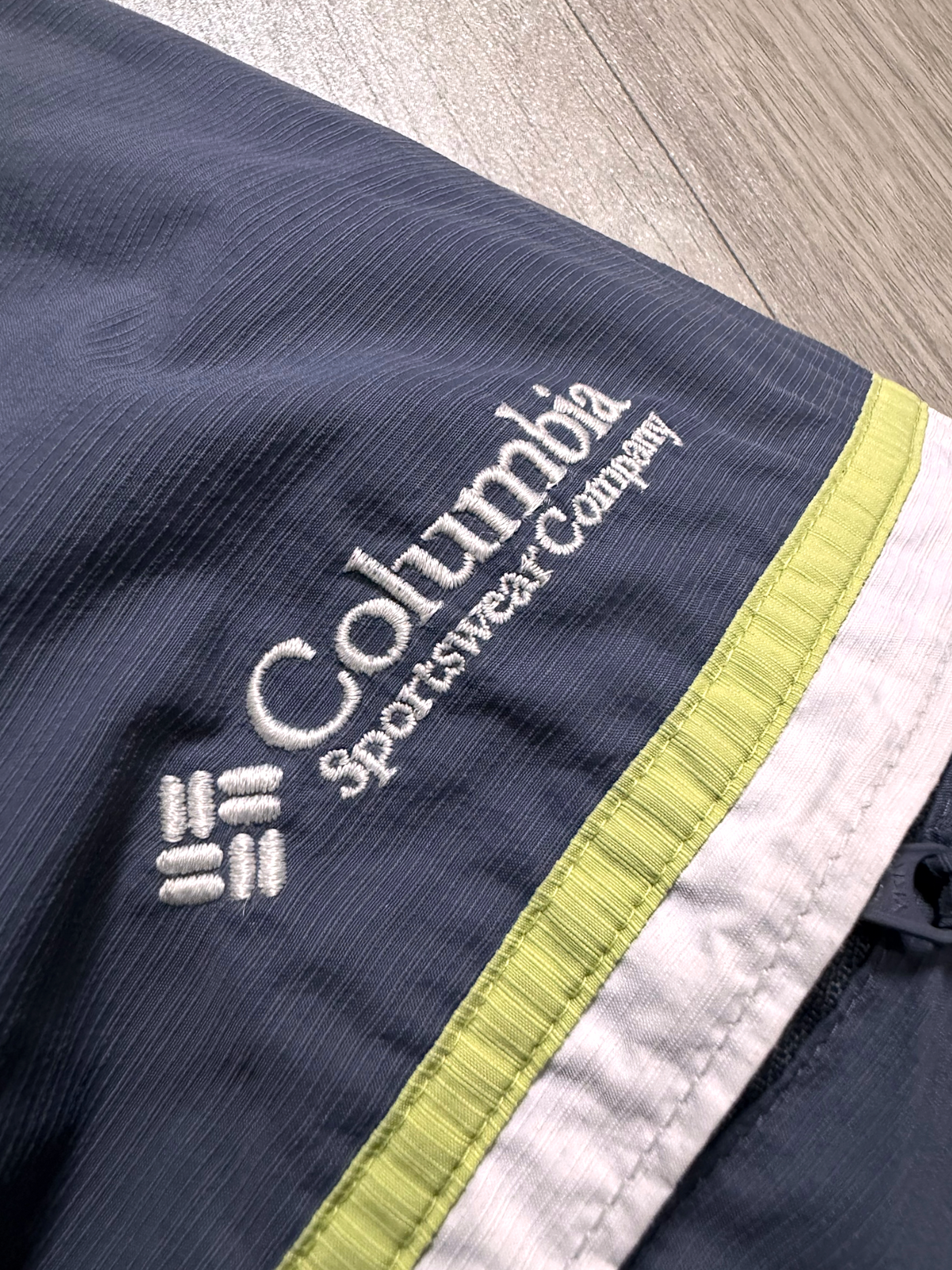 COLUMBIA MOUNTAIN OUTDOOR JACKET (M/L)