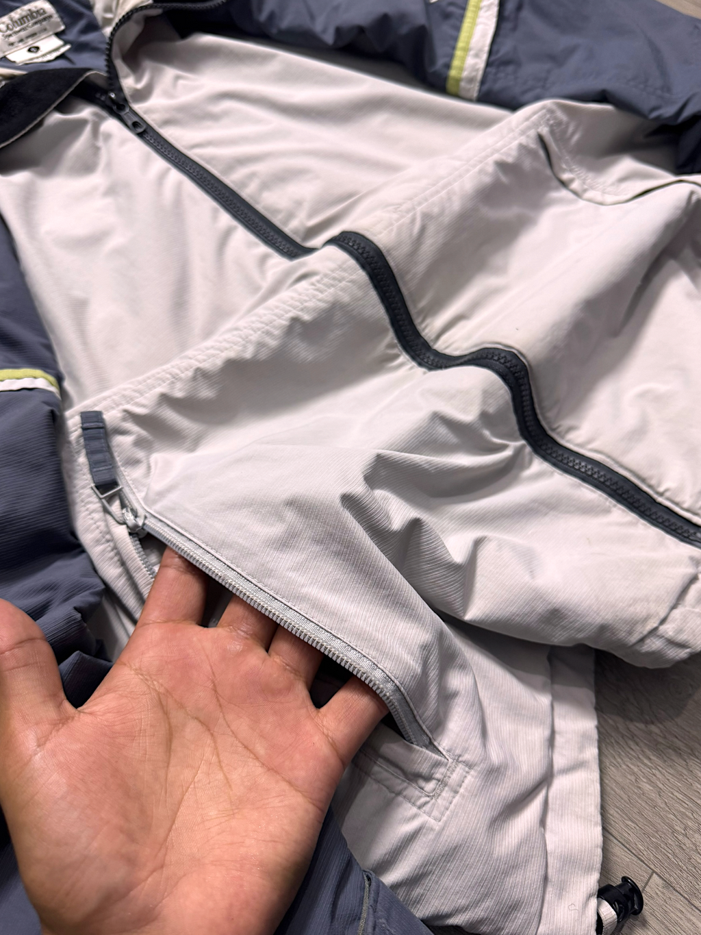 COLUMBIA MOUNTAIN OUTDOOR JACKET (M/L)