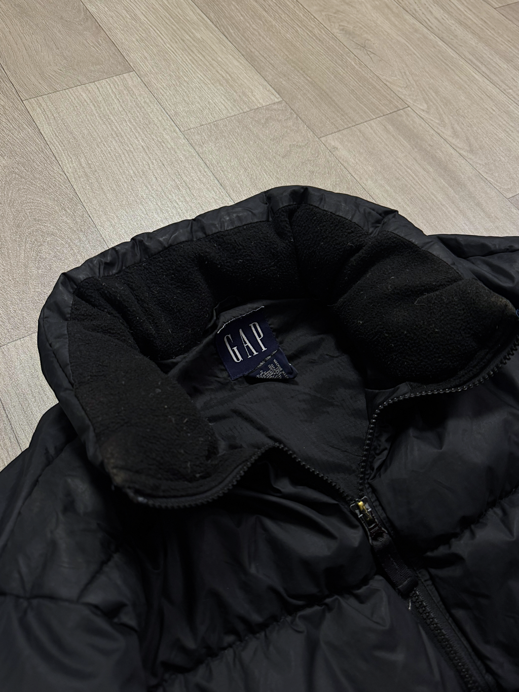 GAP BLACK PUFFER JACKET (L)