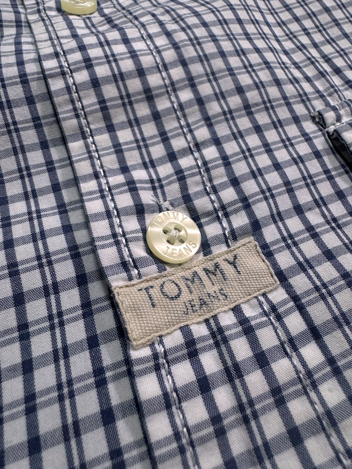 TOMMY HILFIGER VTG SHIRT (M/L)