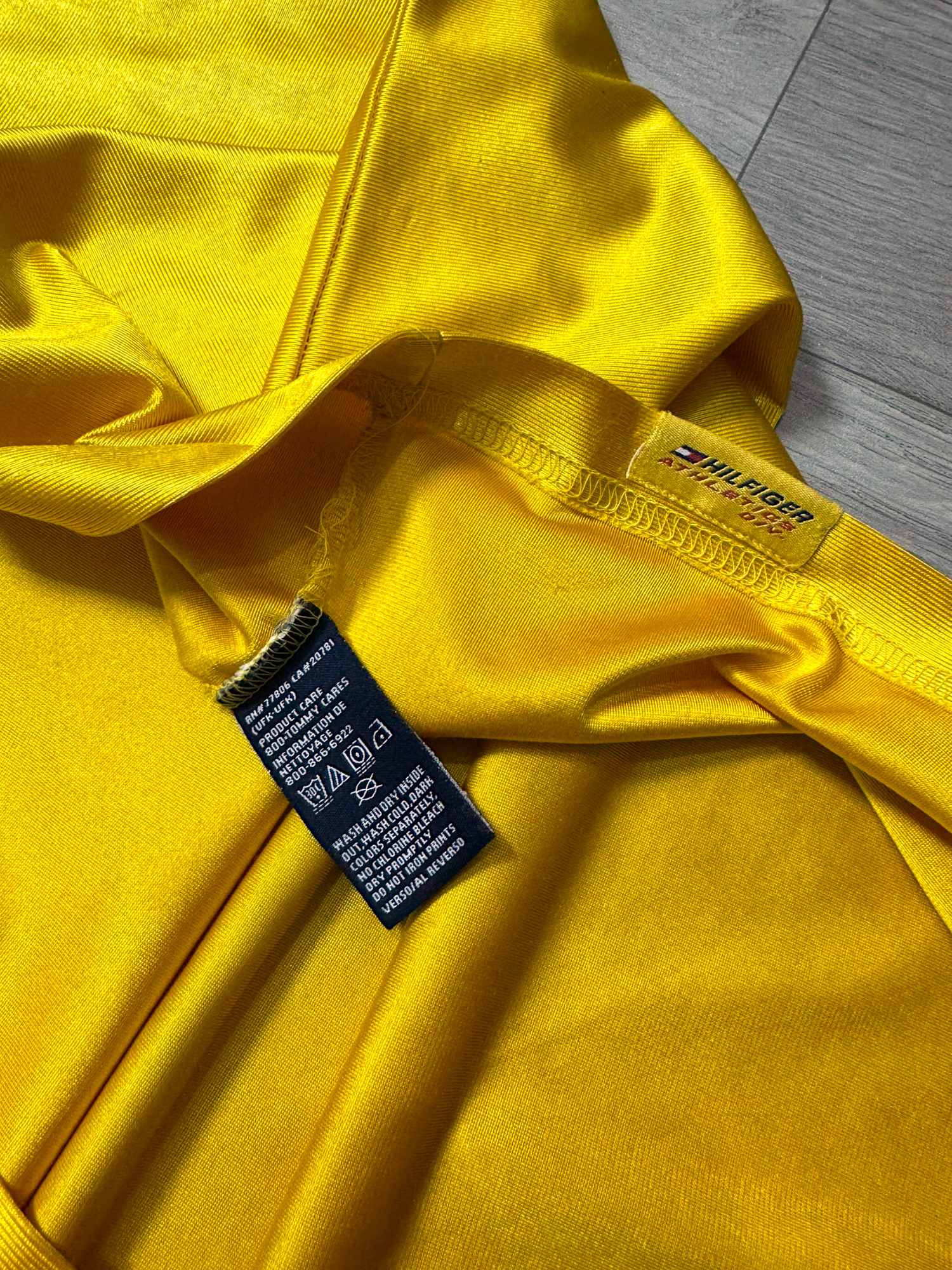 TOMMY HILFIGER ATHLETICS RETRO TEE (L)