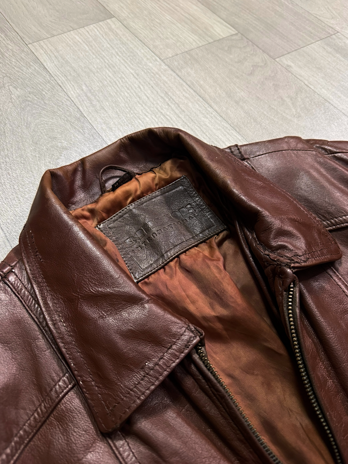 VIATOR LUXURY LEATHER JACKET (M)