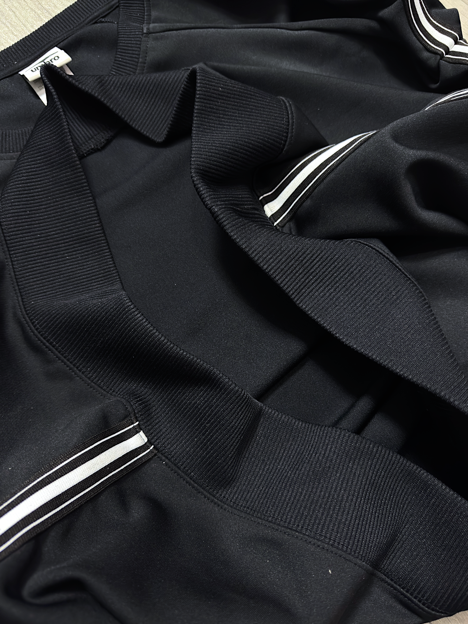 UMBRO BLACK CREWNECK (M)