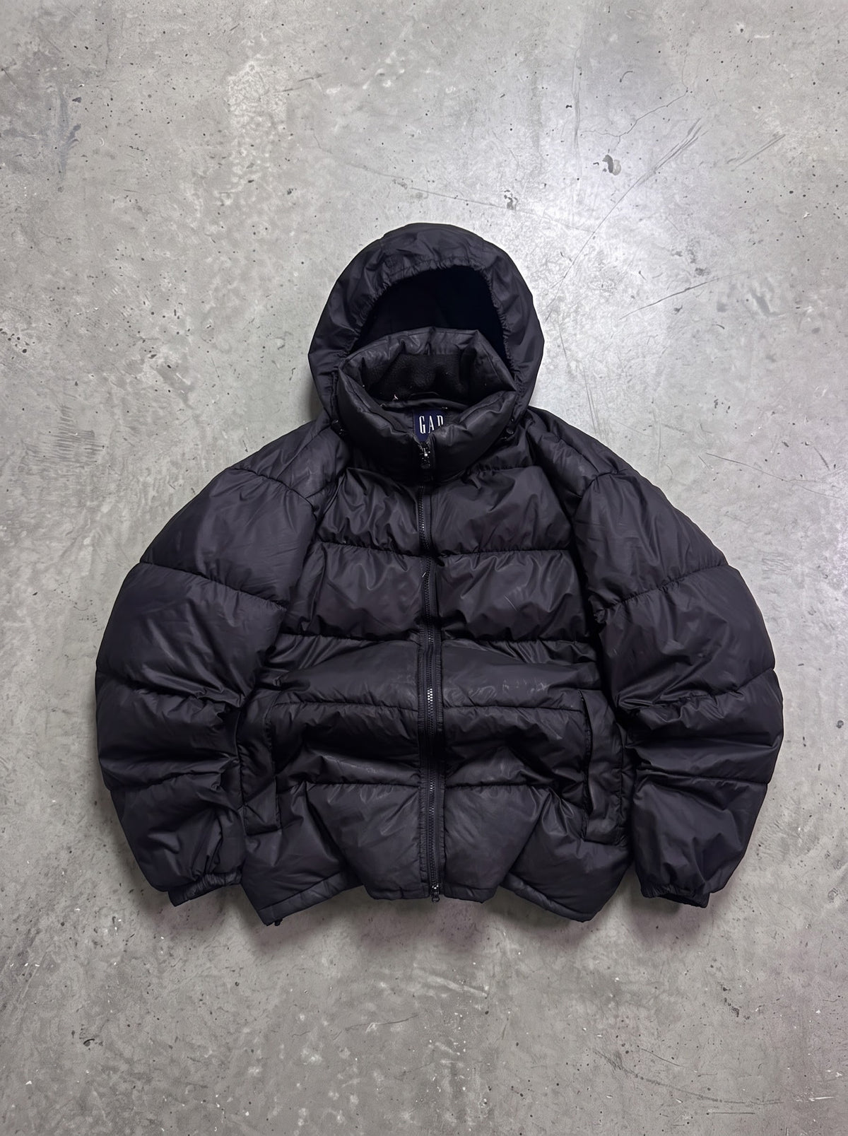 GAP BLACK PUFFER JACKET (L)