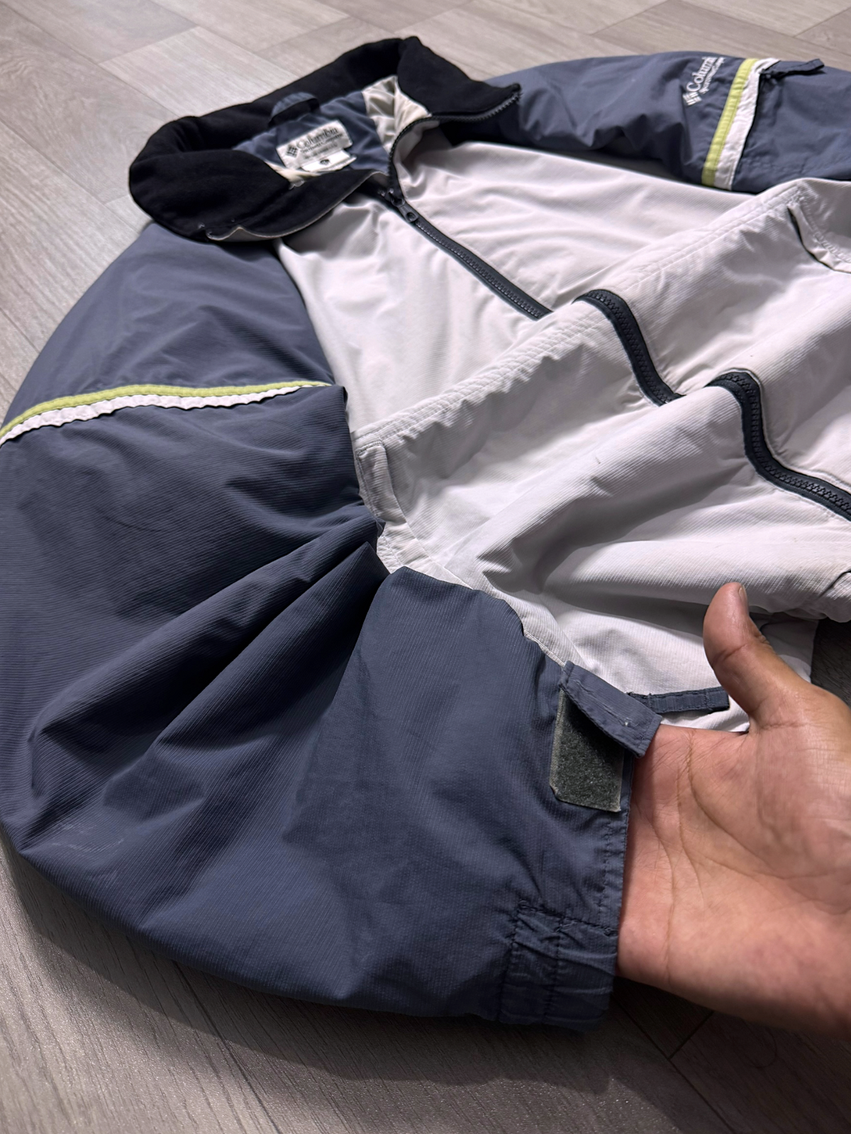 COLUMBIA MOUNTAIN OUTDOOR JACKET (M/L)