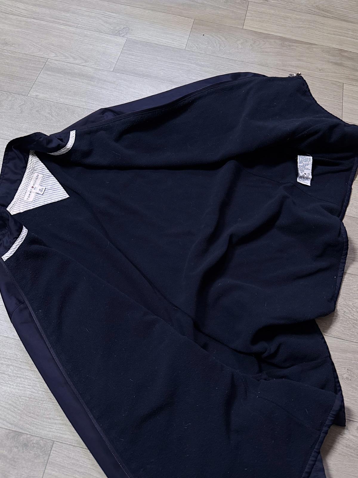 TOMMY HILFIGER LUXURY TRACK JACKET (M/L)
