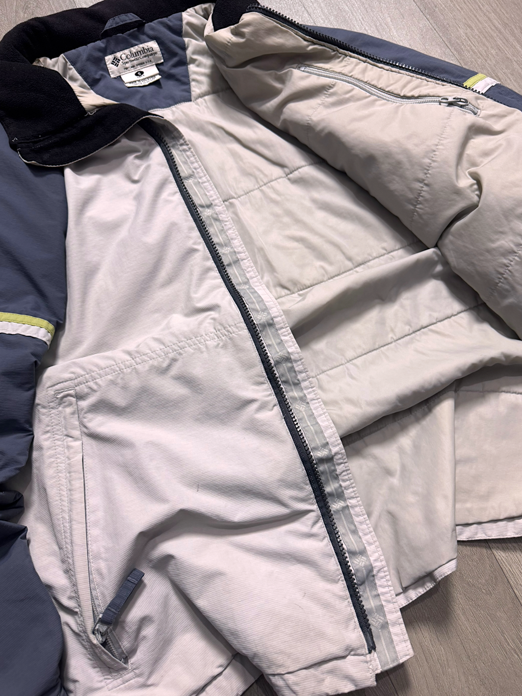 COLUMBIA MOUNTAIN OUTDOOR JACKET (M/L)