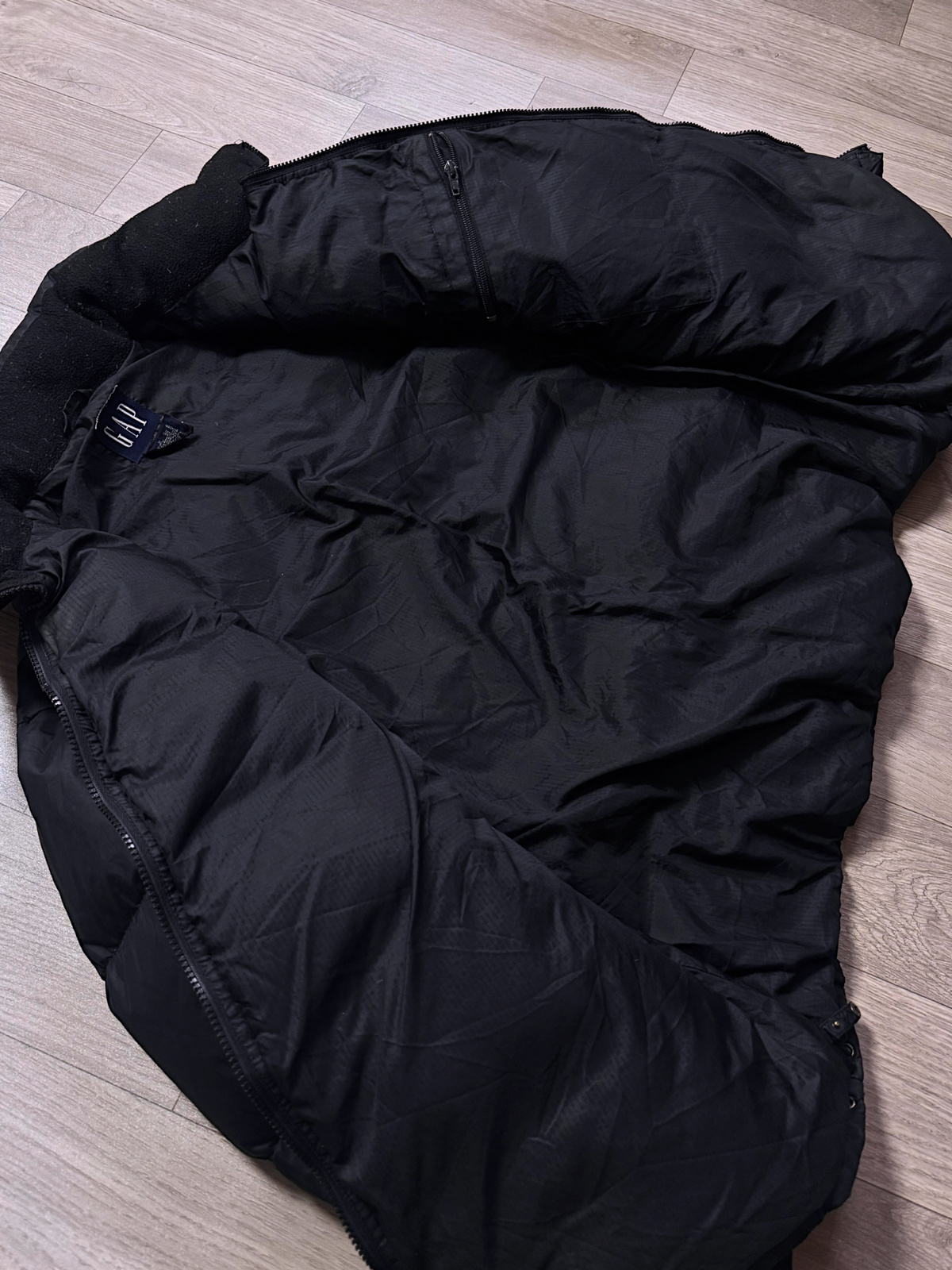 GAP BLACK PUFFER JACKET (L)