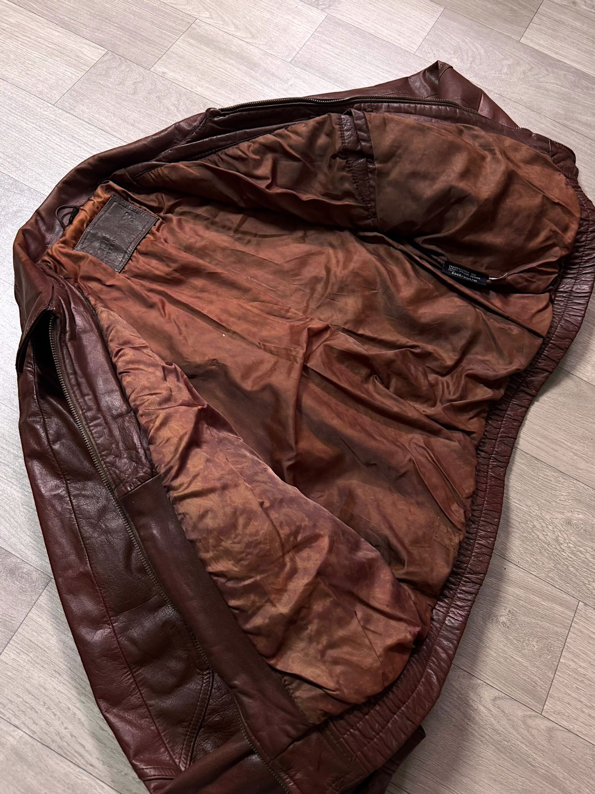 VIATOR LUXURY LEATHER JACKET (M)