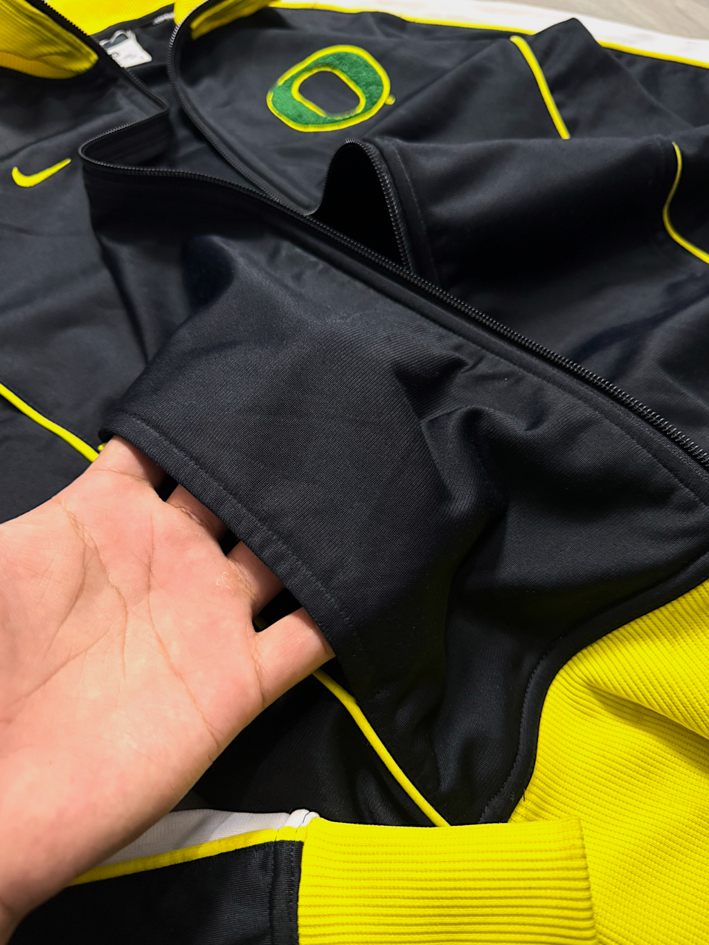 NIKE YELLOW BLACK TRACK JACKET (S)