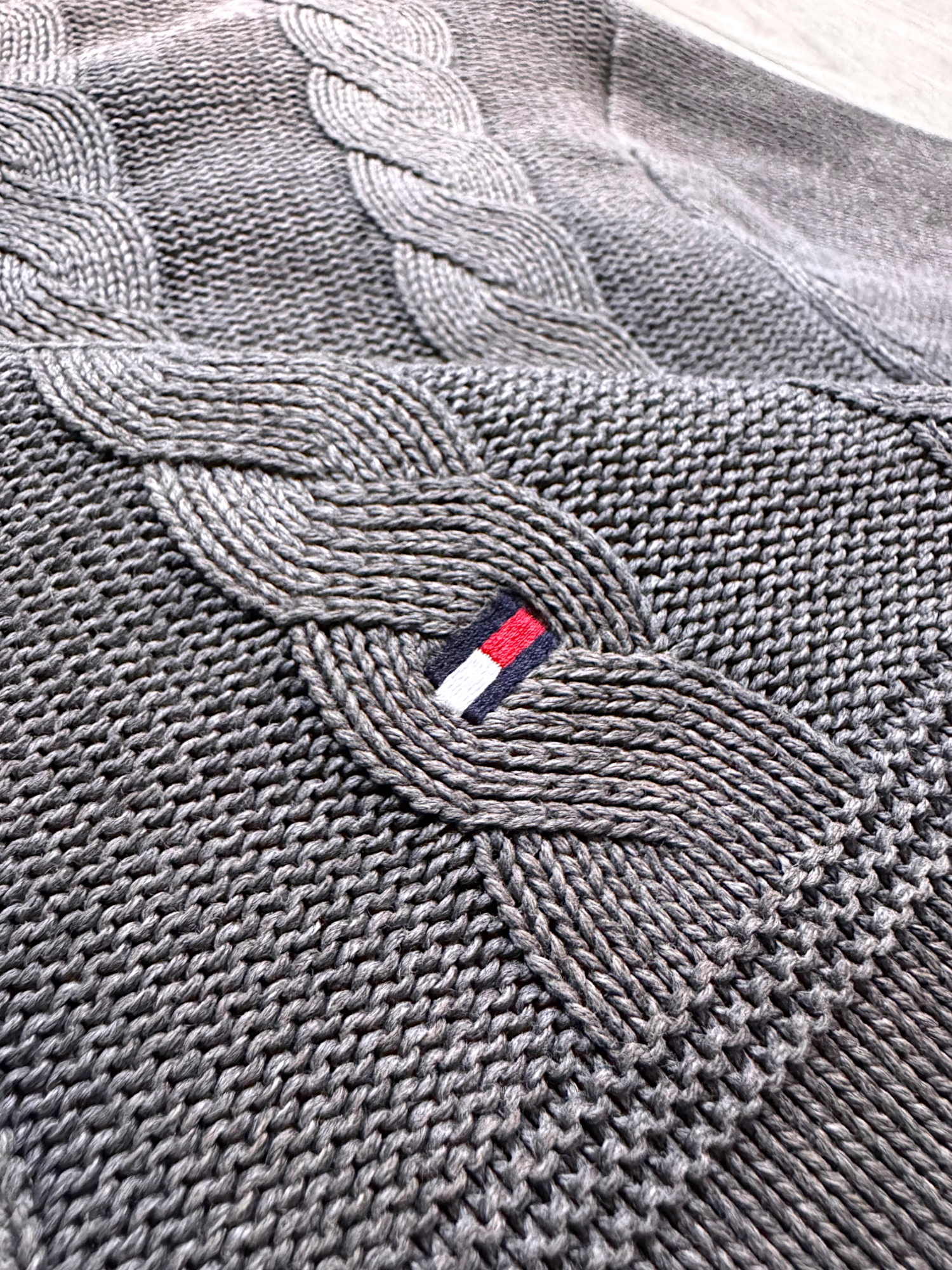 TOMMY HILFIGER LUXURY POLAR SWEATER FULL ZIP (L/XL)
