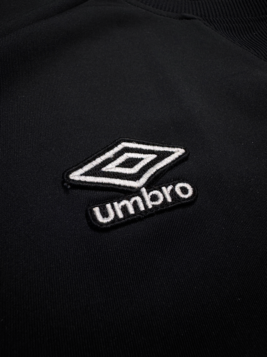 UMBRO BLACK CREWNECK (M)