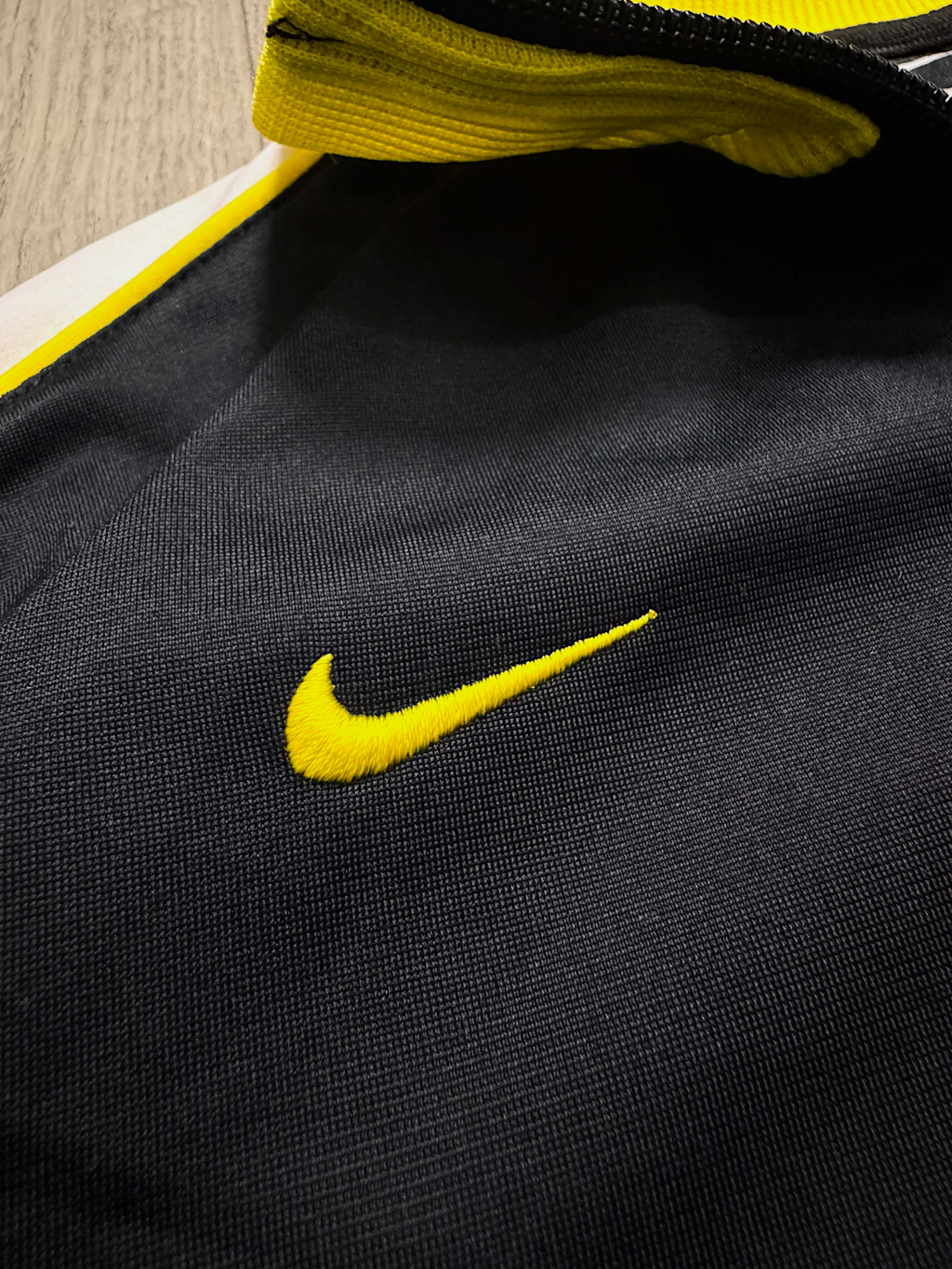 NIKE YELLOW BLACK TRACK JACKET (S)