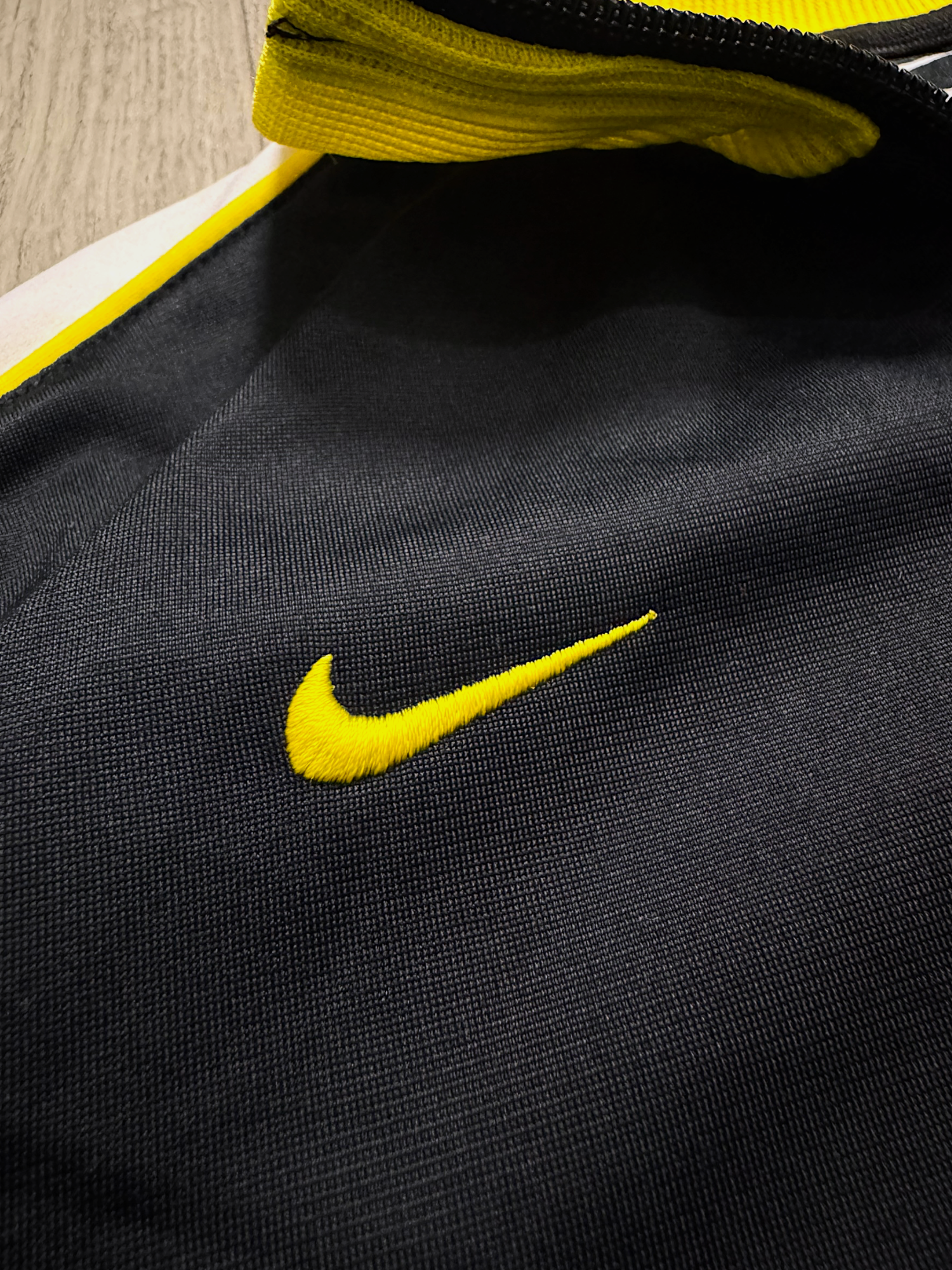 NIKE YELLOW BLACK TRACK JACKET (S)