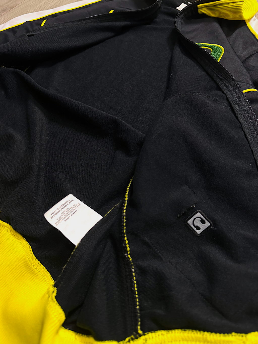 NIKE YELLOW BLACK TRACK JACKET (S)