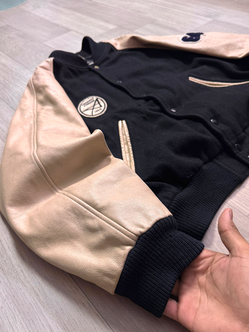 VARSITY VINTAGE LEATHER JACKET (S/M)