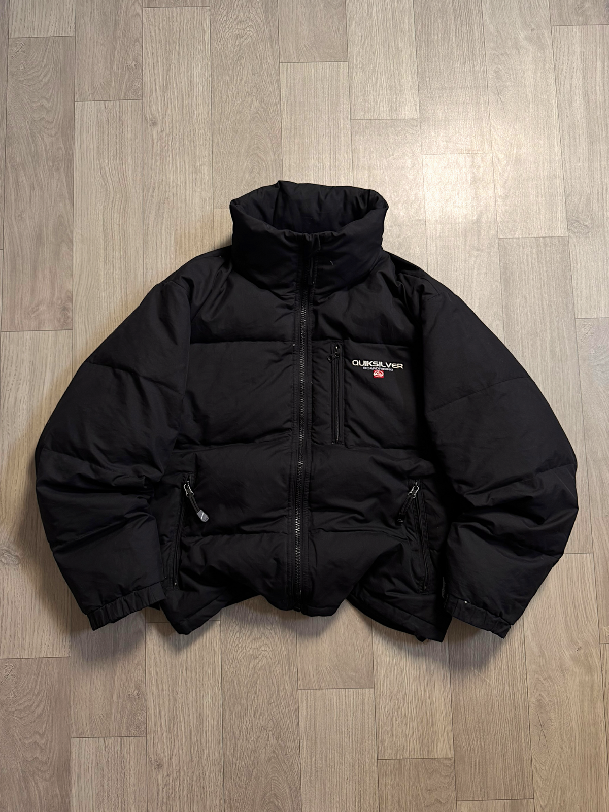 QUIKSILVER PUFFER DE PLUMAS DARK JACKET - CAPUCHA ENRROLLABLE