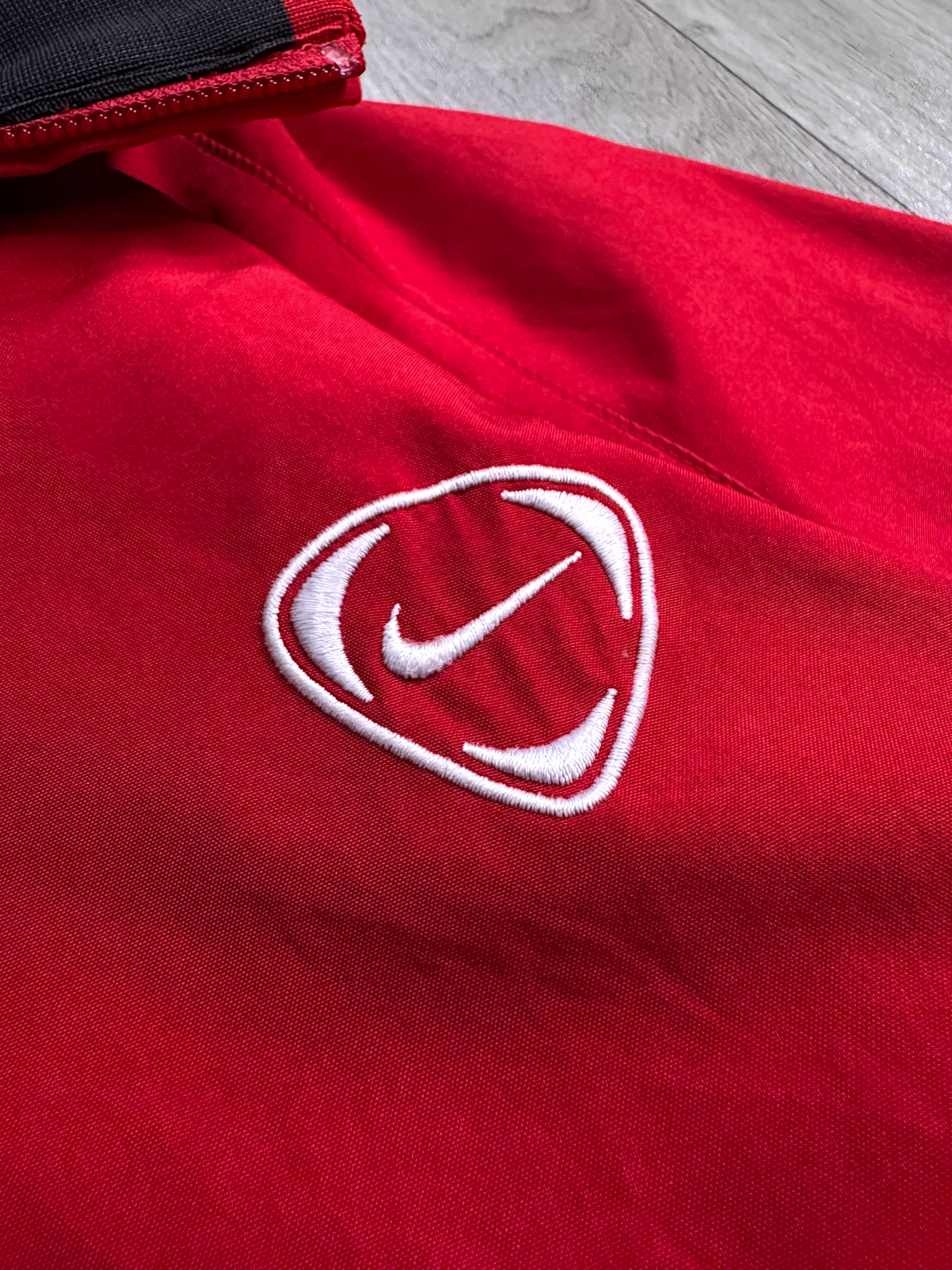 NIKE BIG LOGO RED TRACK JACKET (L)