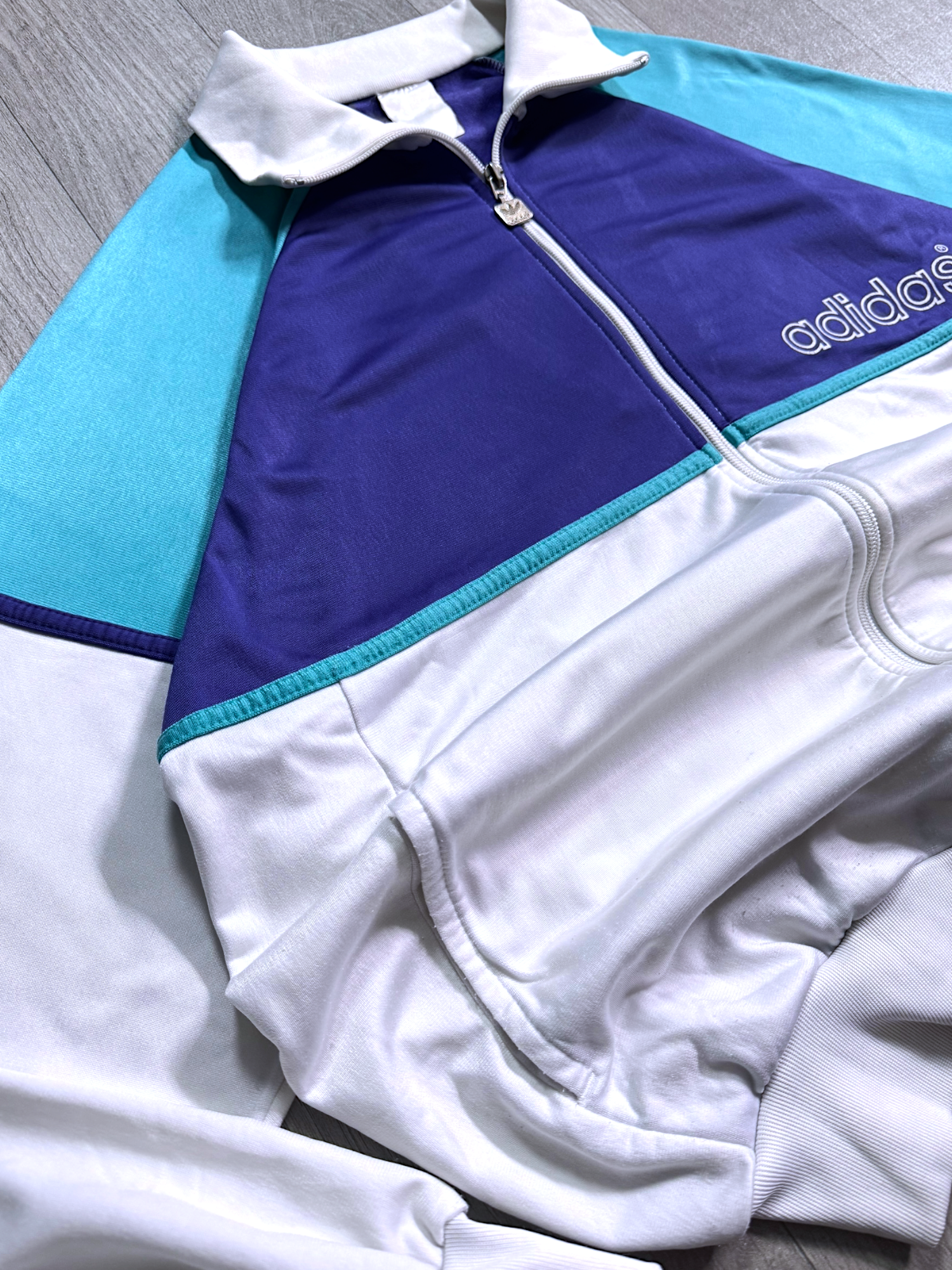 ADIDAS VTG LOGO TRACK JACKET (M/L)